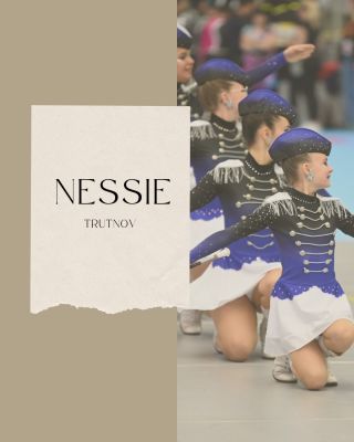 Kostýmy na klasik? Jasně že umíme. 💙 Pravidla splněná, elegance zaručená a nepřehlédnutelnost? Ta je u nás v ceně. Lodičku...